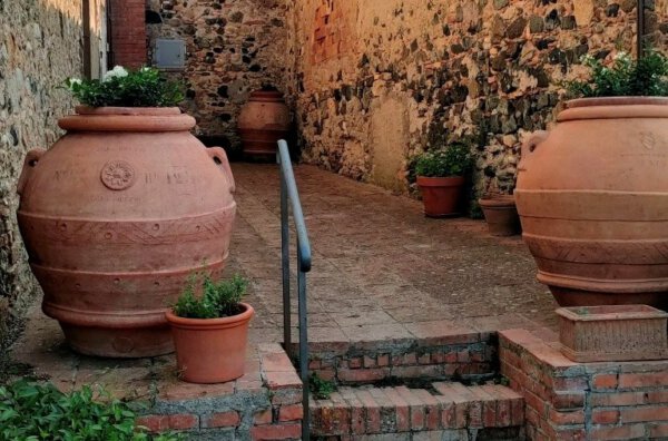 Amphoren, Schloss, Querceto, Newsletter