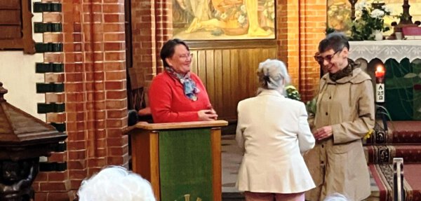 Finissage, Kirche Golm, Blumenstrauß, Verabschiedung, Newsletter